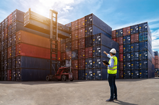 What is a freight forwarding company